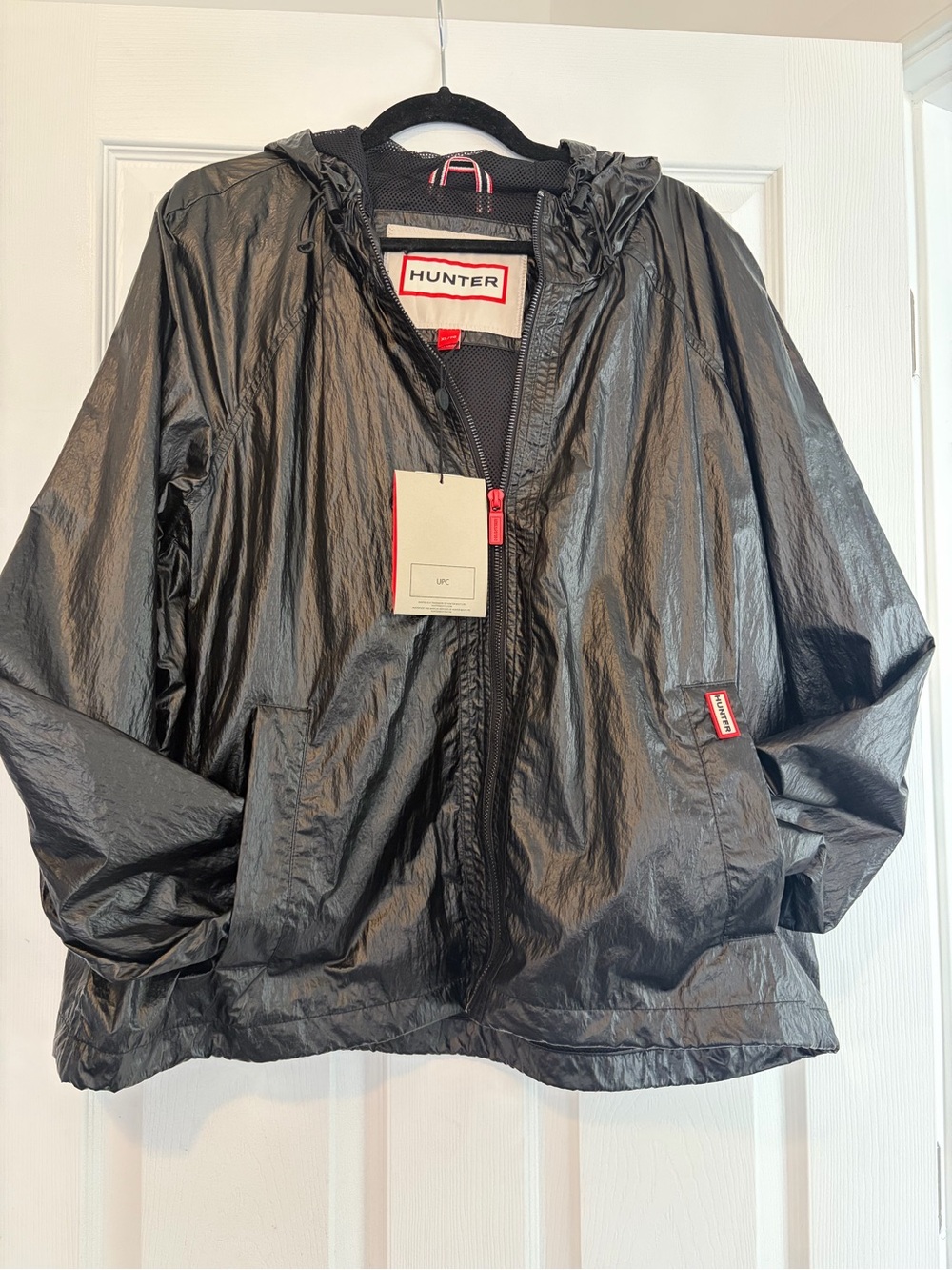 New Hunter Men's Black Jay crinkle water resistant Windbreaker with Red zipper.